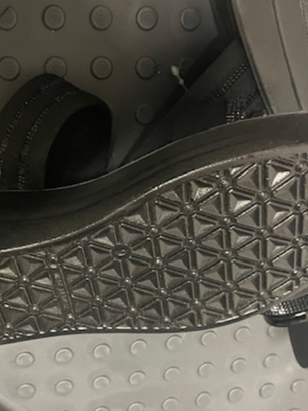 Wedge sandal -Dual-strap slide with a secure, stylish toe-loop - Picture 6 of 7